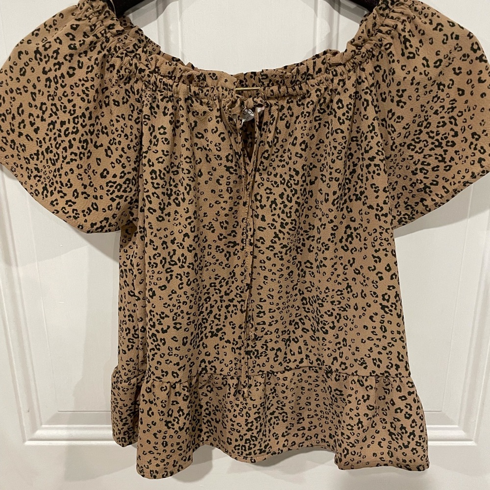 Off the shoulder top-xs